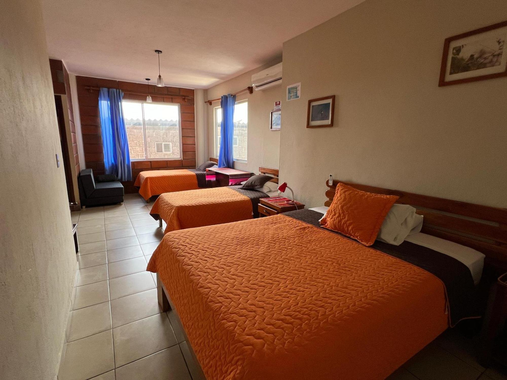 Hostal Cattleya Puerto Baquerizo Moreno Exteriör bild