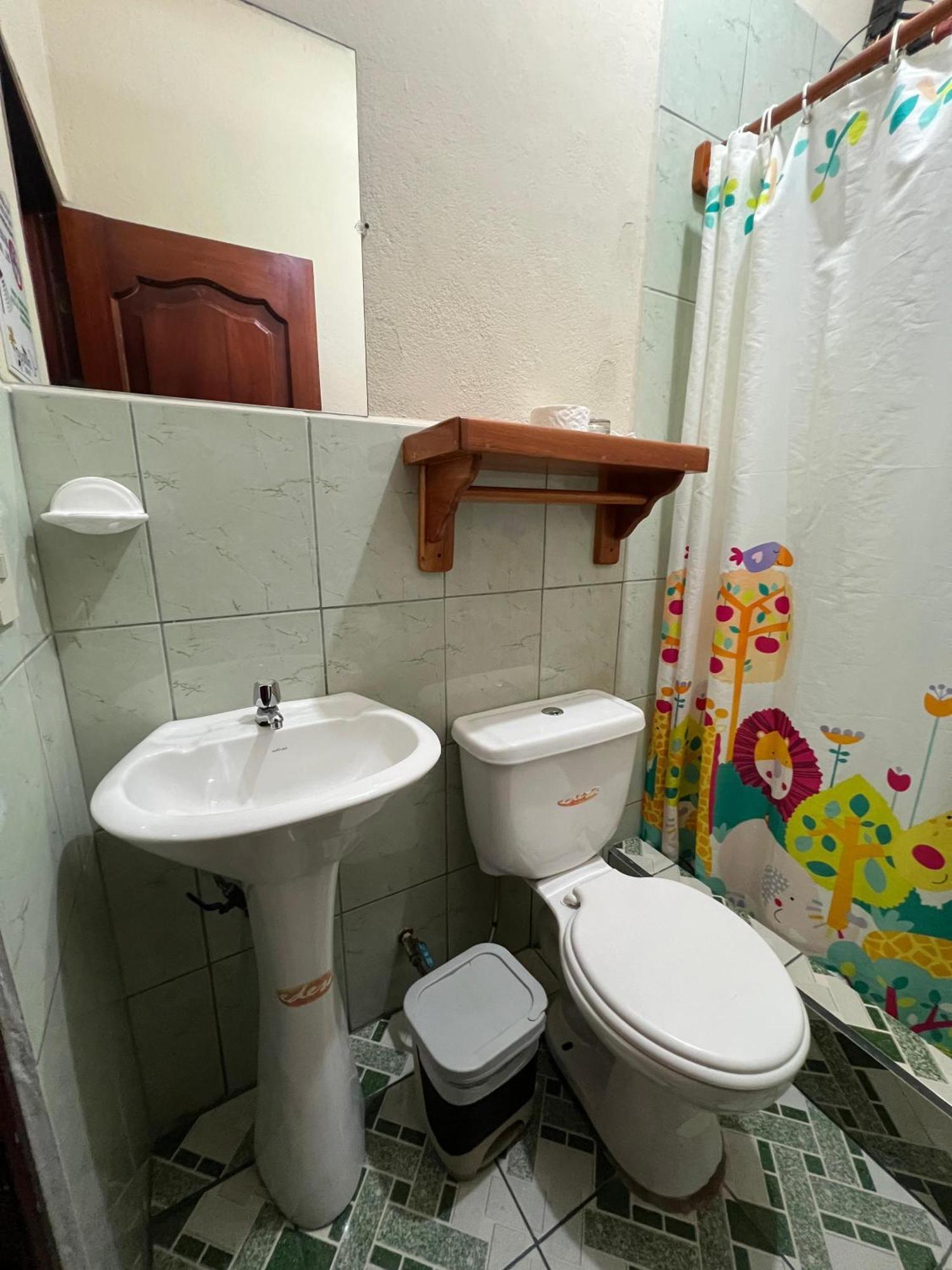 Hostal Cattleya Puerto Baquerizo Moreno Rum bild