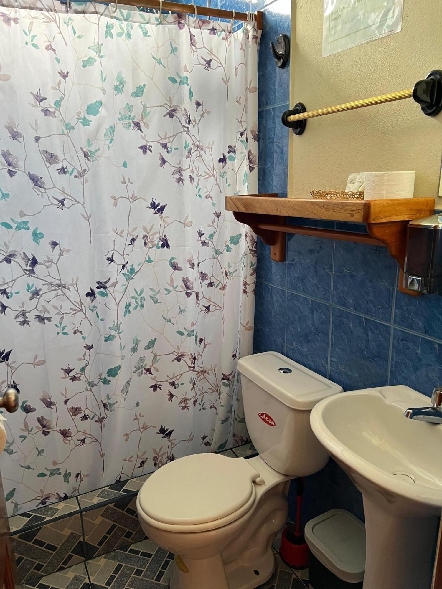 Hostal Cattleya Puerto Baquerizo Moreno Exteriör bild