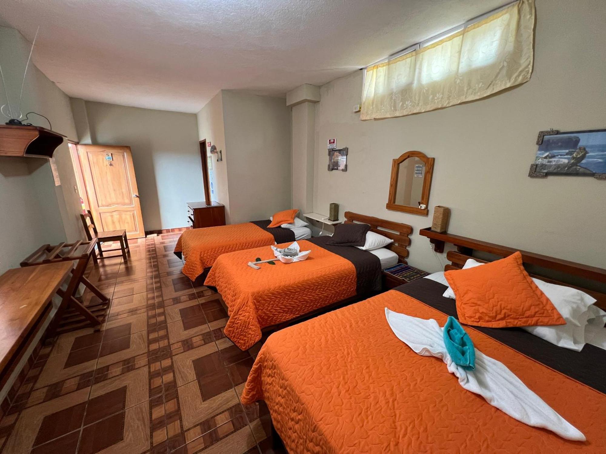 Hostal Cattleya Puerto Baquerizo Moreno Exteriör bild