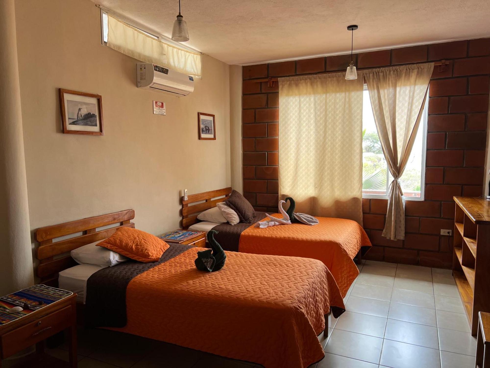 Hostal Cattleya Puerto Baquerizo Moreno Exteriör bild
