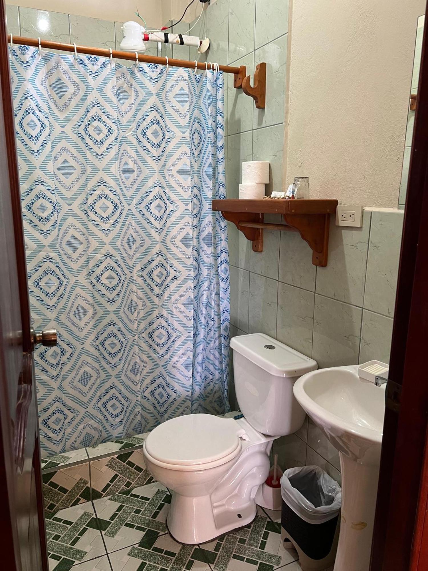 Hostal Cattleya Puerto Baquerizo Moreno Exteriör bild