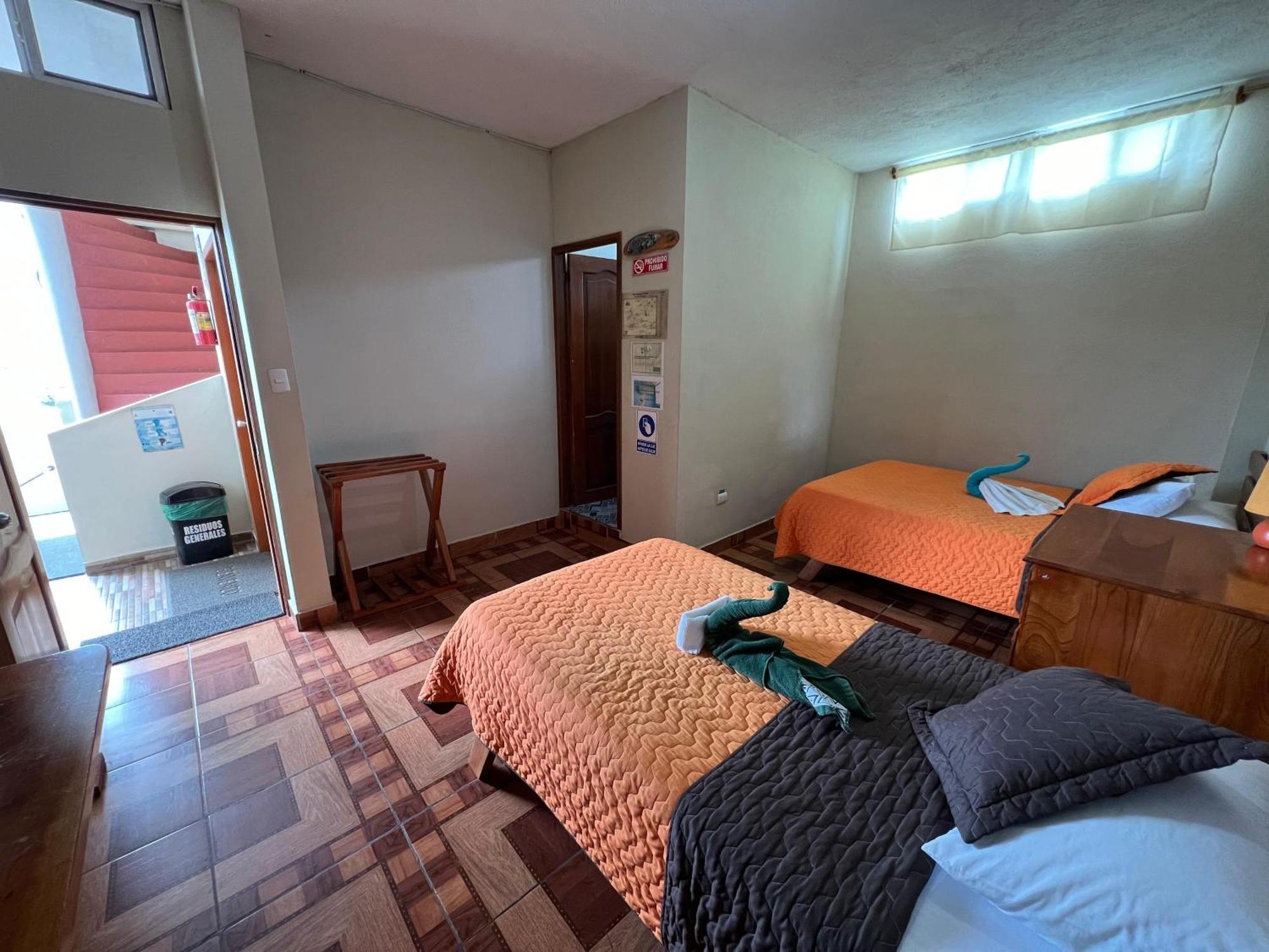 Hostal Cattleya Puerto Baquerizo Moreno Exteriör bild